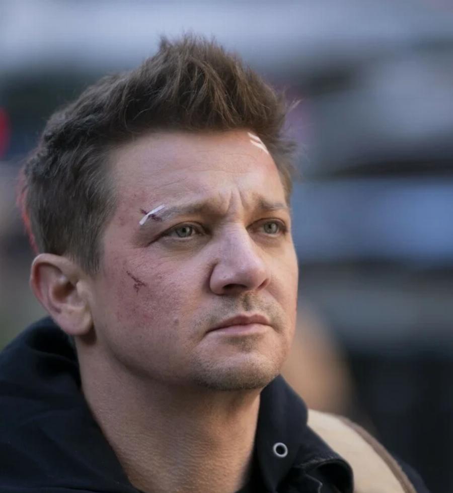 Σε κρίσιμη κατάσταση ο Τζέρεμι Ρένερ: Παλεύει για τη ζωή του ο αστέρας του Χόλιγουντ