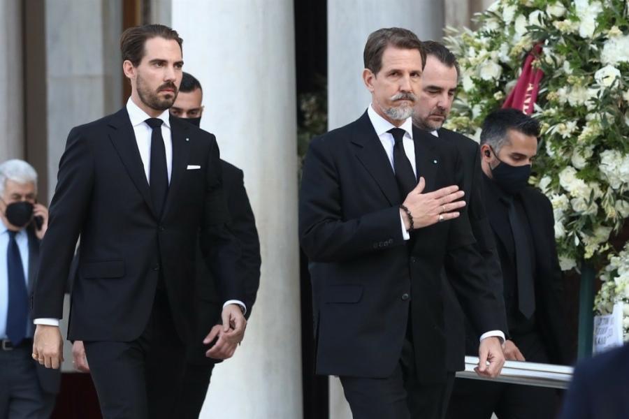 Κοστίζει όσο ένα αμάξι: Ειδική παραγγελία το πανάκριβο κοστούμι του Παύλου στην κηδεία