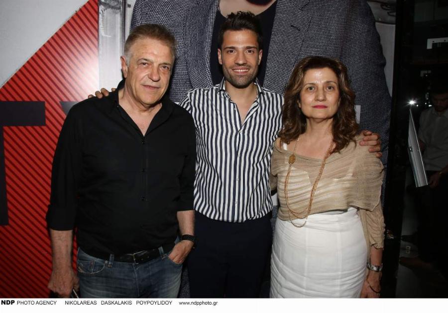 Μοιάζουν σαν δύο σταγόνες νερό: Η τεράστια ομοιότητα του Κωνσταντίνου Αργυρού με τον πατέρα του