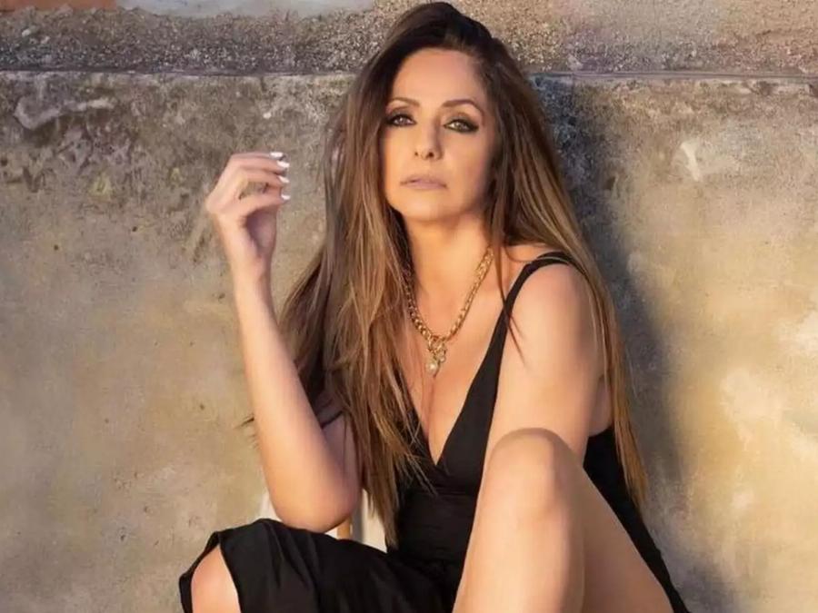 Στα 55 της παραμένει η ομορφότερη Ελληνίδα: Η Βίκυ Κουλιανού μεγαλώνει φυσικά χωρίς πλαστικές και μπότοξ