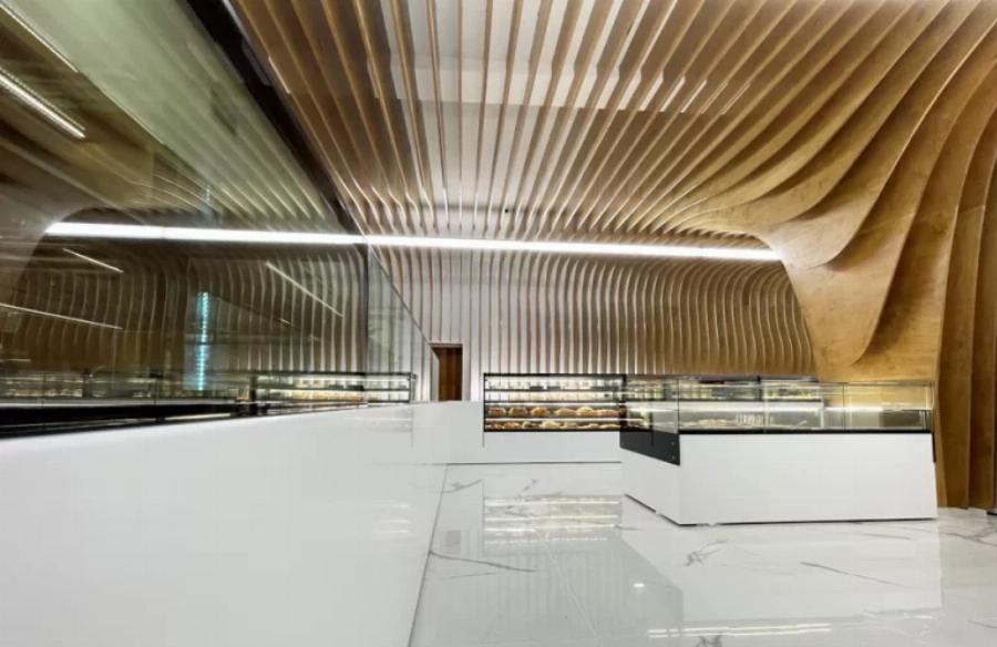 Ένα αρχιτεκτονικό στολίδι: Το πιο ντιζαϊνάτο αρτοποιείο βρίσκεται στα Κρέστενα Ηλείας με πρωταγωνιστή το ξύλο