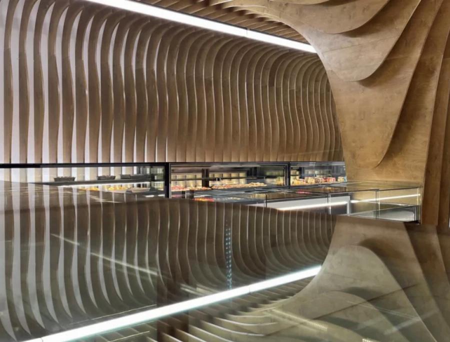 Ένα αρχιτεκτονικό στολίδι: Το πιο ντιζαϊνάτο αρτοποιείο βρίσκεται στα Κρέστενα Ηλείας με πρωταγωνιστή το ξύλο