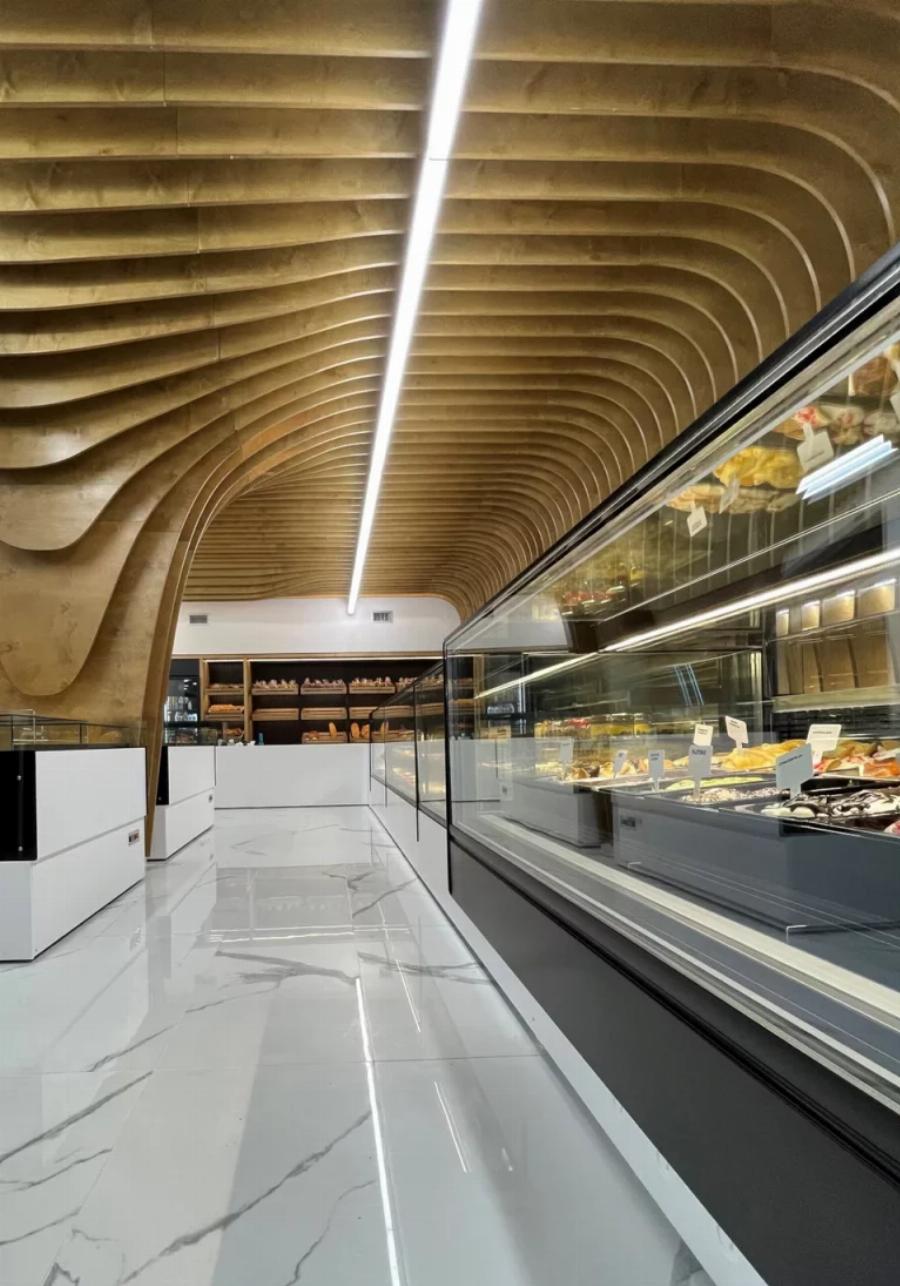 Ένα αρχιτεκτονικό στολίδι: Το πιο ντιζαϊνάτο αρτοποιείο βρίσκεται στα Κρέστενα Ηλείας με πρωταγωνιστή το ξύλο