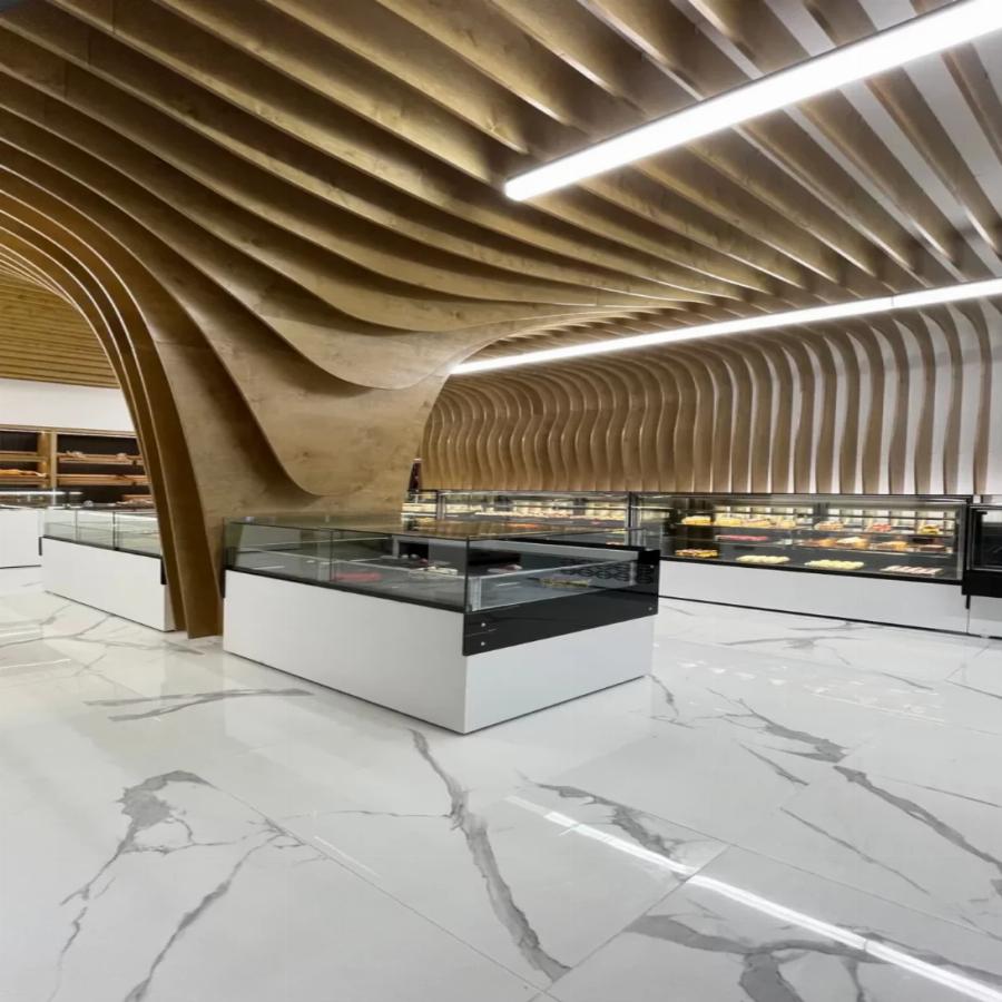 Ένα αρχιτεκτονικό στολίδι: Το πιο ντιζαϊνάτο αρτοποιείο βρίσκεται στα Κρέστενα Ηλείας με πρωταγωνιστή το ξύλο