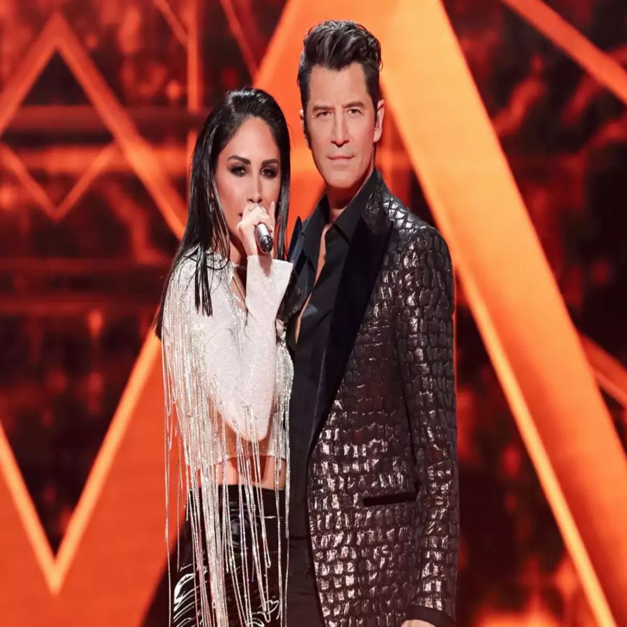 Τα «έσπασαν» στο The Voice of Greece: Σάκης Ρουβάς και Λένα Ζευγαρά έκαναν χαμό στη σκηνή