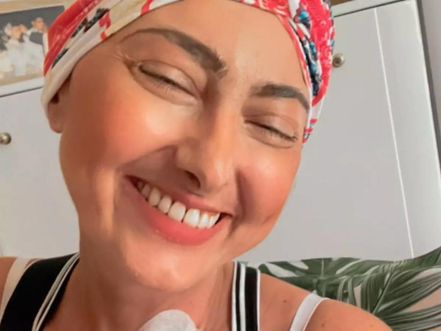 Συγκλονίζει ξανά η Ρεγγίνα Μακέδου: Με θάρρος βγάζει το τουρμπάνι και στέλνει το πιο δυνατό μήνυμα για τη μάχη με τον καρκίνο