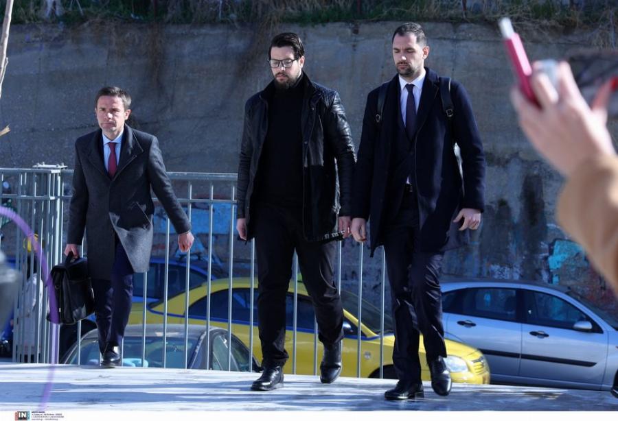 Είπε μόνο 5 λέξεις: Η απάντηση του Μάνου Δασκαλάκη στον Αλέξη Κούγια για τη δήλωση ότι βεβηλώνει τους τάφους των παιδιών του