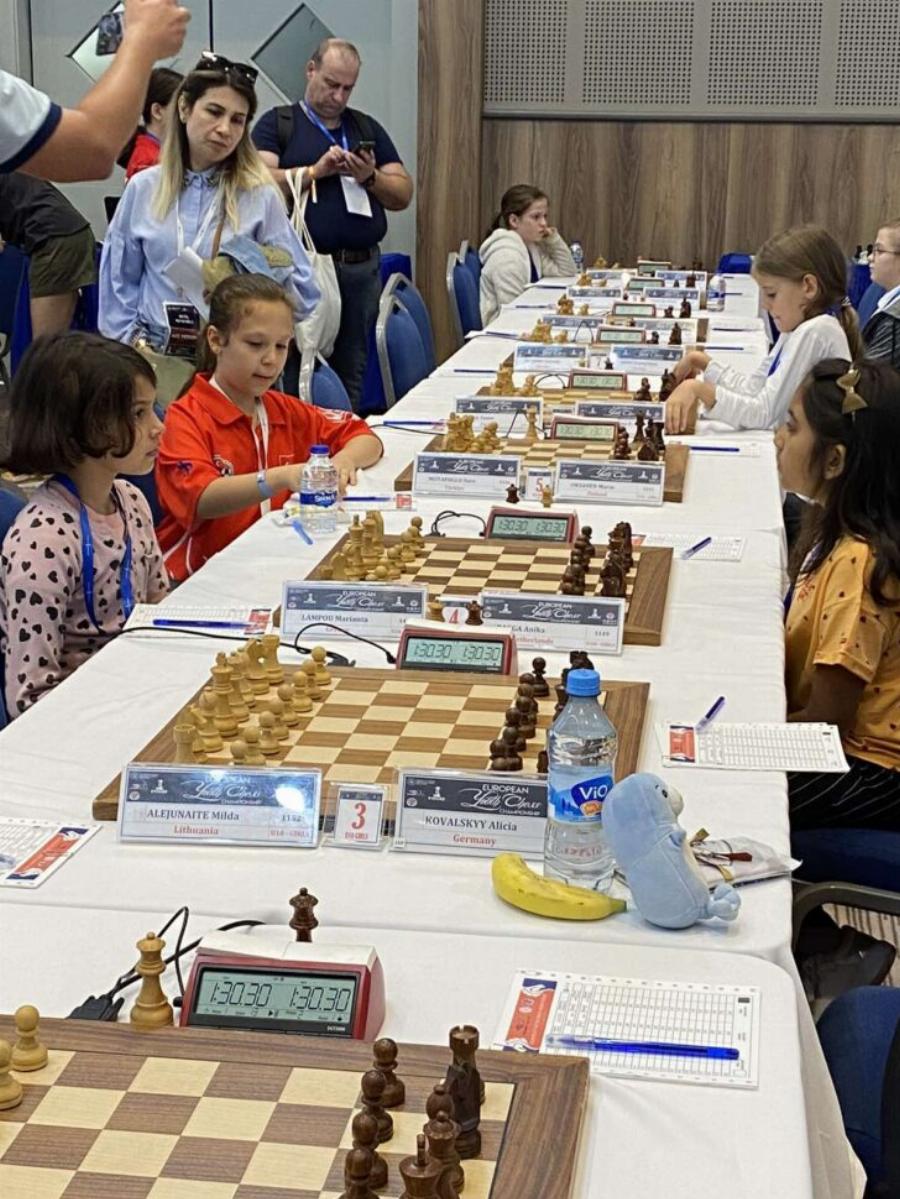 Η 9χρονη χρυσή πρωταθλήτρια: Η Μαριάντα Λάμπου ξεχώρισε με το παιχνίδι στο σκάκι στην Τουρκία