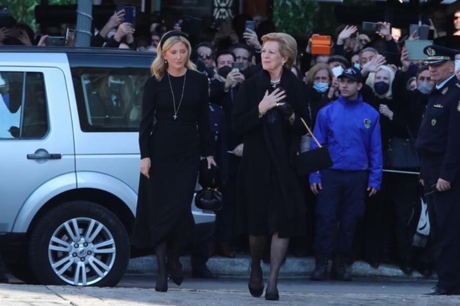 Κηδεία τέως βασιλιά Κωνσταντίνου: Το παρατεταμένο χειροκρότημα στην Άννα Μαρία και το «ευχαριστώ» της στον κόσμο