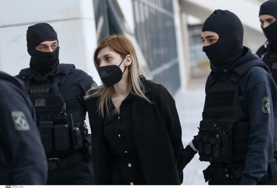 Μια άλλη Ρούλα Πισπιρίγκου: Με 30 κιλά λιγότερα και με μαλλί κομμωτηρίου στη δίκη της άκουσε τα δυσάρεστα