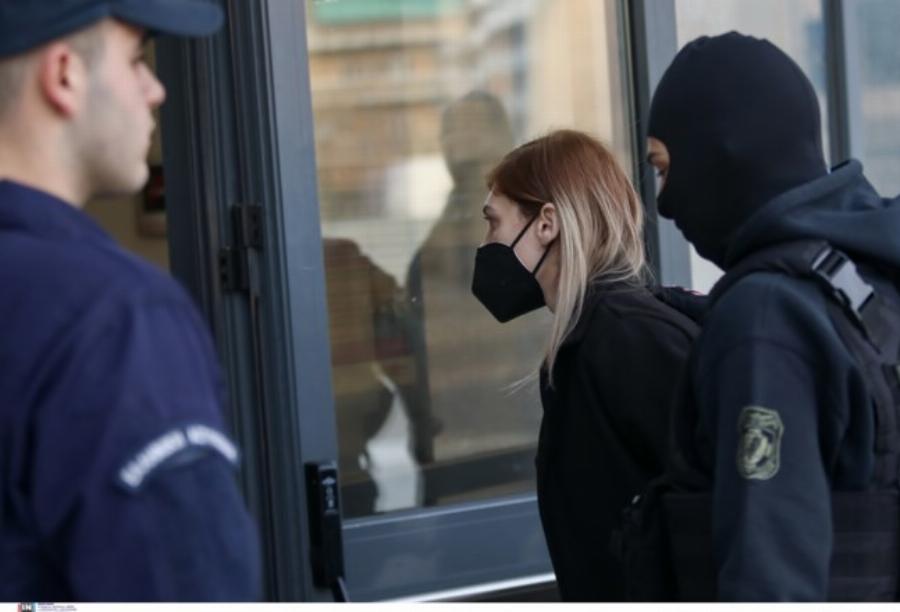 Μια άλλη Ρούλα Πισπιρίγκου: Με 30 κιλά λιγότερα και με μαλλί κομμωτηρίου στη δίκη της άκουσε τα δυσάρεστα