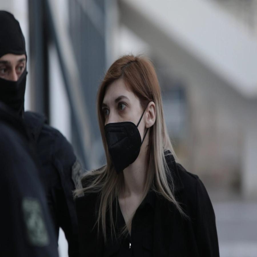 Μια άλλη Ρούλα Πισπιρίγκου: Με 30 κιλά λιγότερα και με μαλλί κομμωτηρίου στη δίκη της άκουσε τα δυσάρεστα