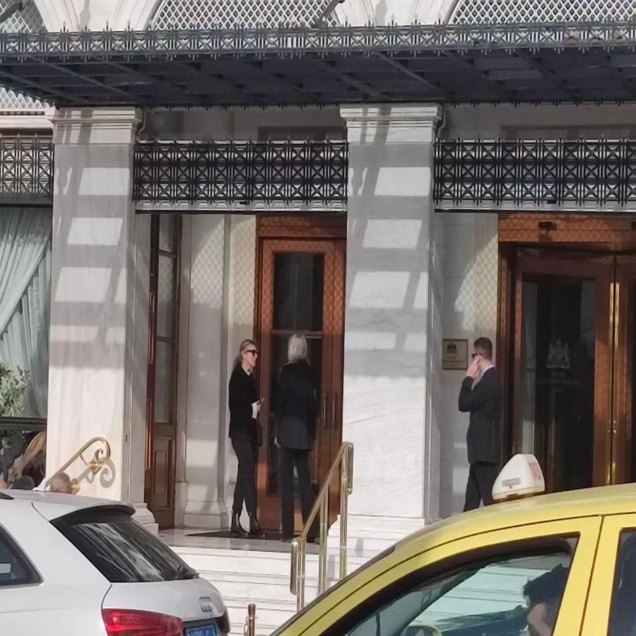 Τέως Βασιλιάς Κωνσταντίνος: Βόλτα στο κέντρο της Αθήνας για την οικογένειά του και η επιθυμία για το σημερινό μνημόσυνο