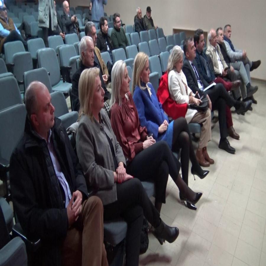 «Σείστηκε» η Λάρισα: Κοσμοσυρροή στην παρουσίαση του βιβλίου του Άρη Πορτοσάλτε