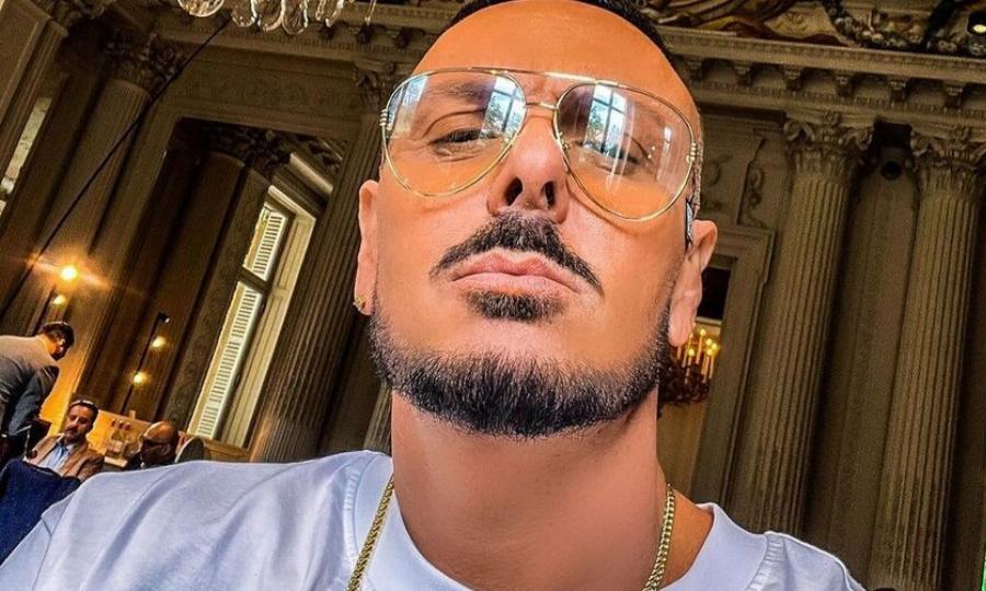 Ο Νίκος Βουρλιώτης ξεσπάει: «Όλοι κατηγορούν την τραπ και δεν έχει κατηγορήσει κανείς την κοινωνία που την εμπνέει»