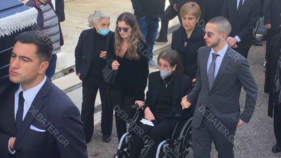 Όλη η Ελλάδα θρηνεί για τον Νίκο Ξανθόπουλο: Ανείπωτη θλίψη στη κηδεία του, τραγική φιγούρα η σύζυγός του Εριφύλη