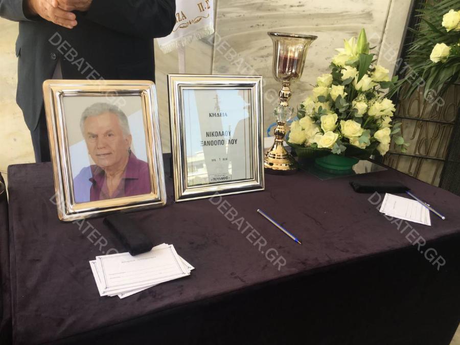 Όλη η Ελλάδα θρηνεί για τον Νίκο Ξανθόπουλο: Ανείπωτη θλίψη στη κηδεία του, τραγική φιγούρα η σύζυγός του Εριφύλη