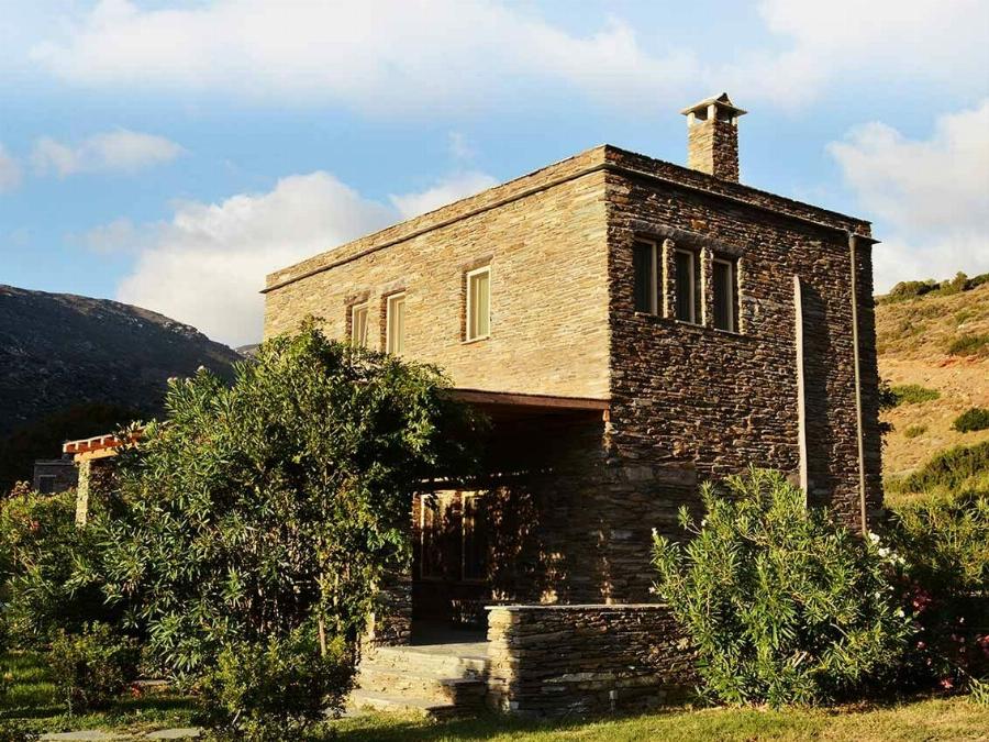 Έχει γενέθλια σήμερα ο Μάκης Παντζόπουλος: Η πραγματική ηλικία, ο γάμος με την Μενεγάκη, η μικρή Μαρίνα και οι βίλες στην Άνδρο