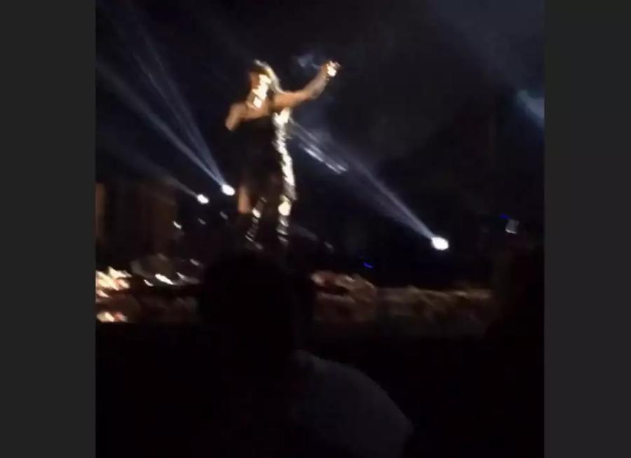 Μετά τον Μπισμπίκη: Σούσουρο με τη Πάολα να τραγουδάει με τσιγάρο πάνω στην πίστα