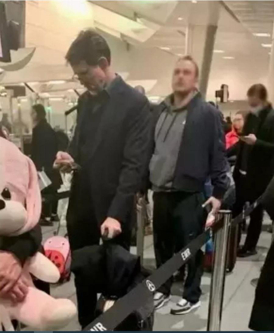 Πρώτη θέση και χωρίς τη Μαρί Σαντάλ: Ο Παύλος ταξίδεψε μόνος πίσω στη Νέα Υόρκη – Με εισιτήριο 5.380 ευρώ και μόνο 18 βαλίτσες