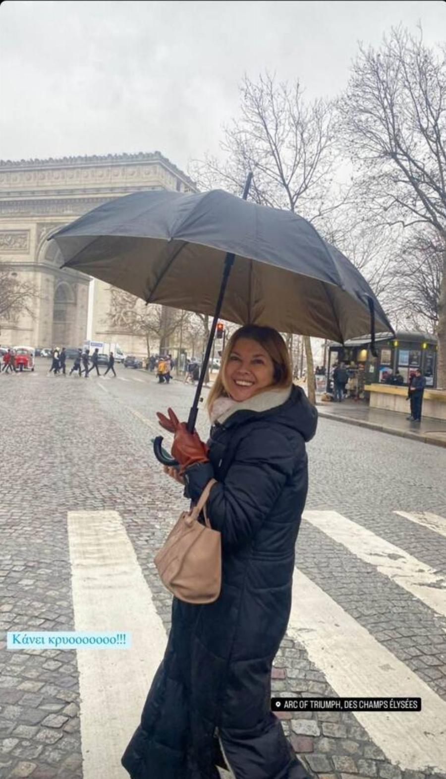 Όλοι την κοιτούσαν στο Παρίσι: Η Σοφία Αλιμπέρτη ποζάρει σαν Γαλλίδα σταρ στην “πόλη του φωτός”