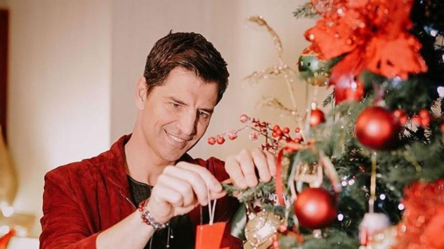 Ο Ρουβάς τους «έσβησε» όλους: Το τρυφερό βίντεο με την Κάτια και τα 4 παιδιά τους που κάνει τον γύρο του διαδικτύου