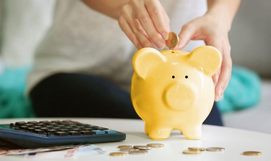 Κατάφερε το αδιανόητο: Σφιχτοχέρα 24χρονη με 1.500 ευρώ μισθό μάζεψε 75.000 σε τέσσερα χρόνια