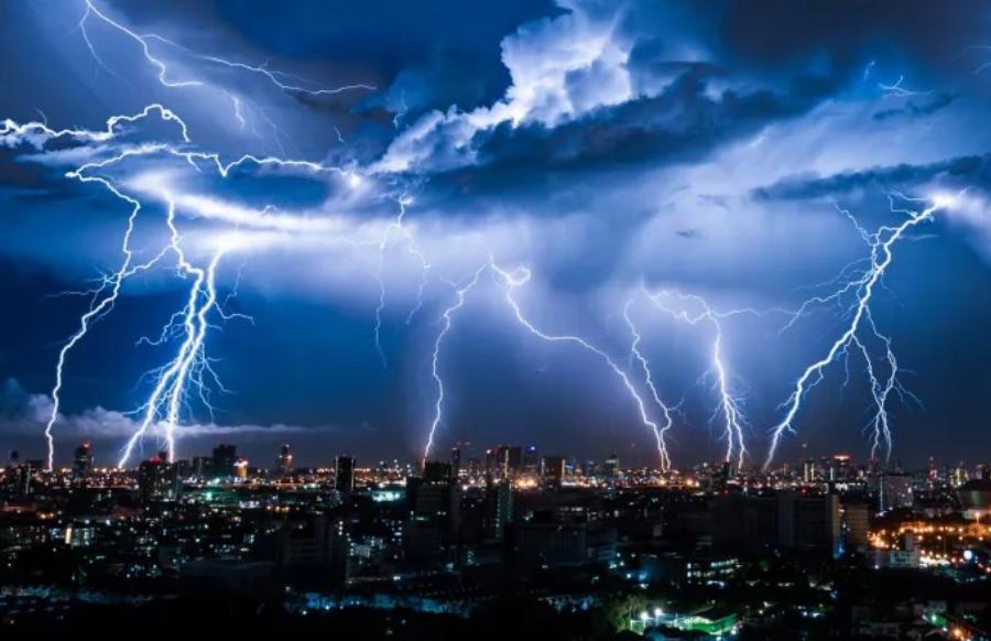 Κύματα κακοκαιρίας «καλπάζουν» στη χώρα: Έρχονται μέχρι και χιόνια, προειδοποιήσεις για ισχυρούς ανέμους