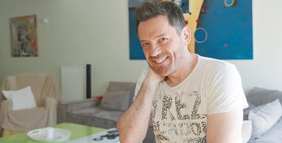 Περήφανος πατέρας ο Θάνος Καλλίρης: Mας συστήνει για πρώτη φορά τα παιδιά του κι η ομοιότητα είναι μεγάλη