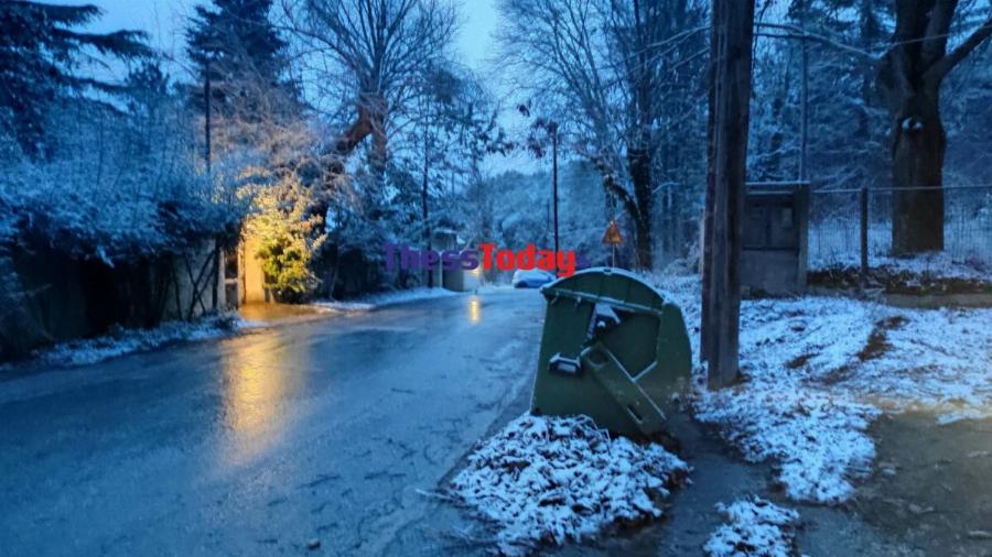 Στα «λευκά» η Θεσσαλονίκη: Οι πρώτες χιονοπτώσεις σε Χορτιάτη και Φίλυρο