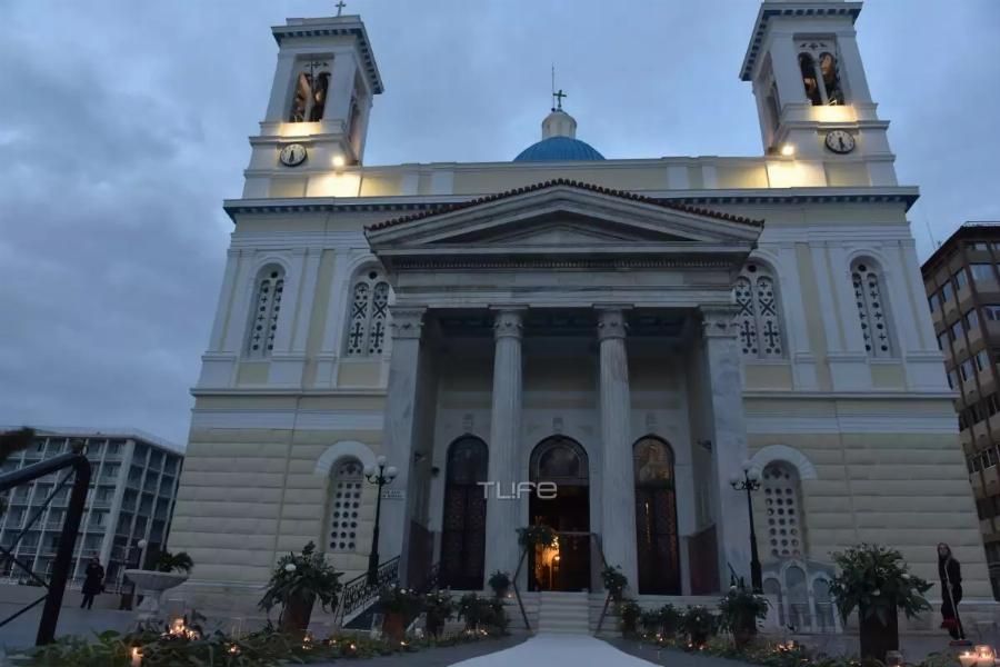 Ανέβηκαν τα σκαλιά της εκκλησίας: Ο «Θανάσης» από το «Ευτυχισμένοι Μαζί» παντρεύτηκε την αγαπημένη του με παράνυφο το αγοράκι τους