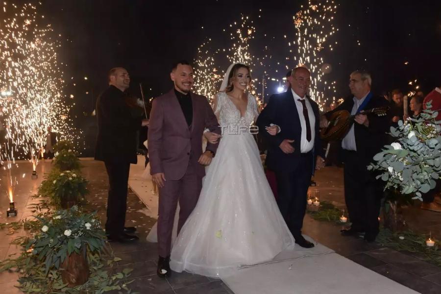 Ανέβηκαν τα σκαλιά της εκκλησίας: Ο «Θανάσης» από το «Ευτυχισμένοι Μαζί» παντρεύτηκε την αγαπημένη του με παράνυφο το αγοράκι τους