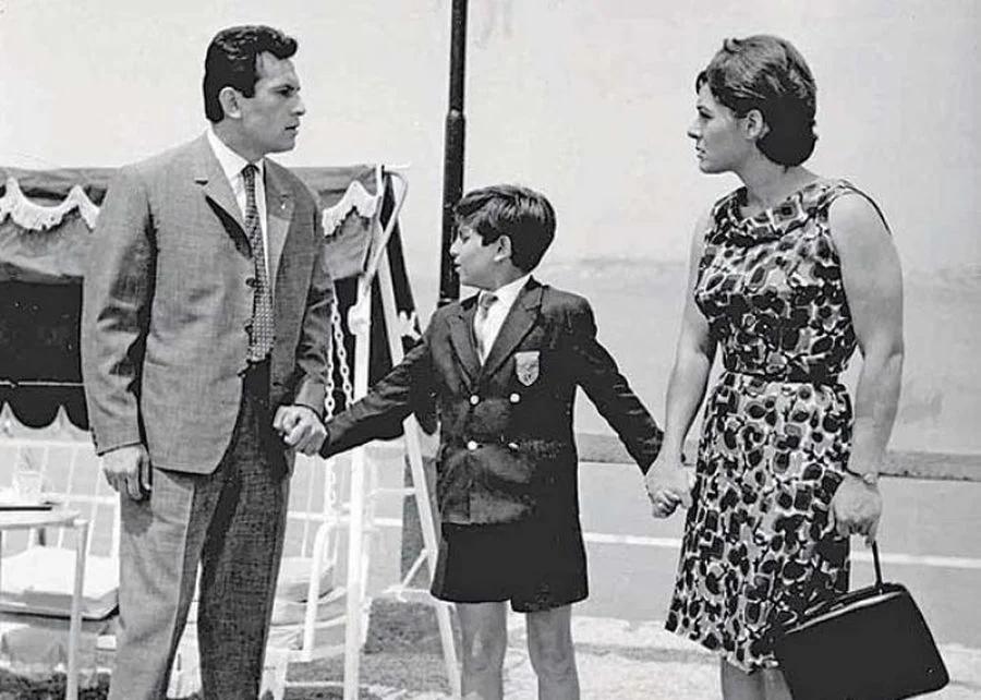 «Μη μου το κάνετε αυτό»: Σε άσχημη ψυχολογική κατάσταση ο Βασίλης Καΐλας μετά τον θάνατο του «πατέρα» του Νίκου Ξανθόπουλου