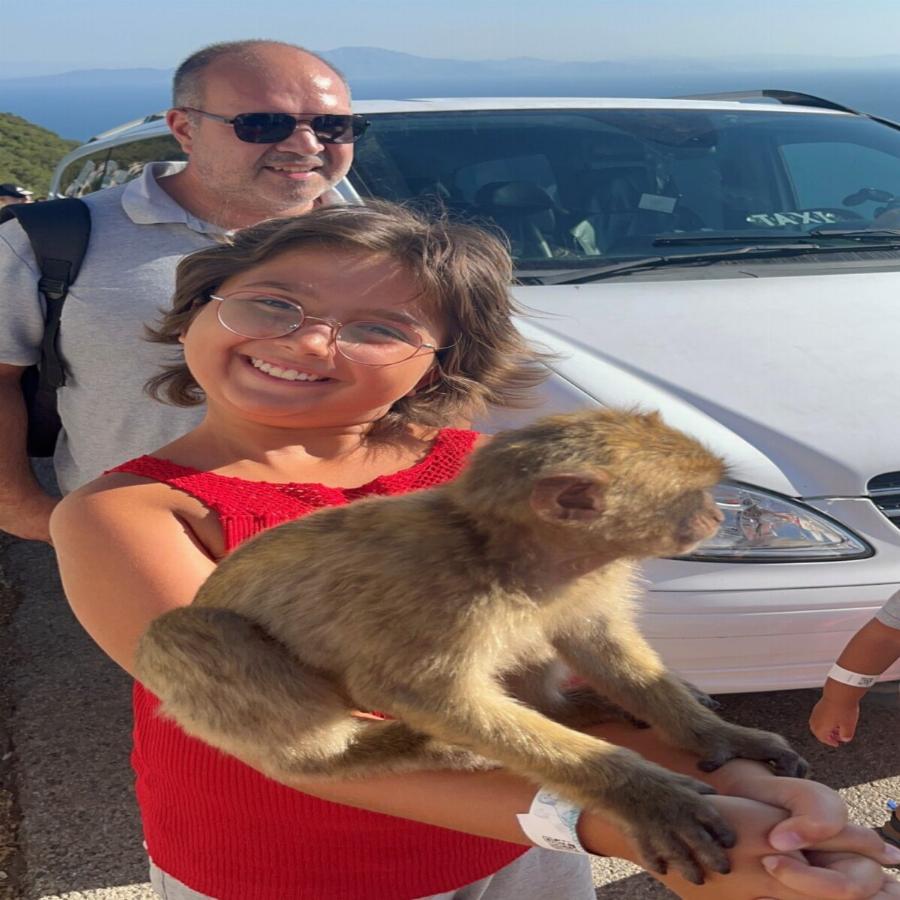 Η μικρή Ηλιάνα πάλεψε με τον καρκίνο και βγήκε νικήτρια: «6 χειρουργεία σε ένα χρόνο στο κεφάλι της 8χρονης κόρης μας»