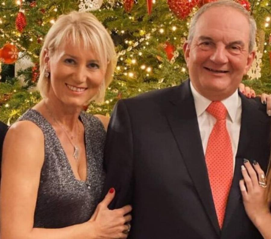 Η οικογένεια Καραμανλή εύχεται καλή χρονιά: Oι ευχές από τη Νατάσα Παζαΐτη με μια οικογενειακή φωτογραφία