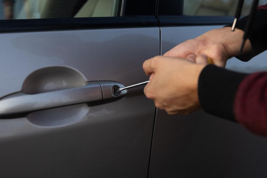 Πάτρα: Συνελήφθη ξανά ο κλέφτης 11 δικύκλων, τον άφησαν ελευθέρο και έκλεψε αυτοκίνητο