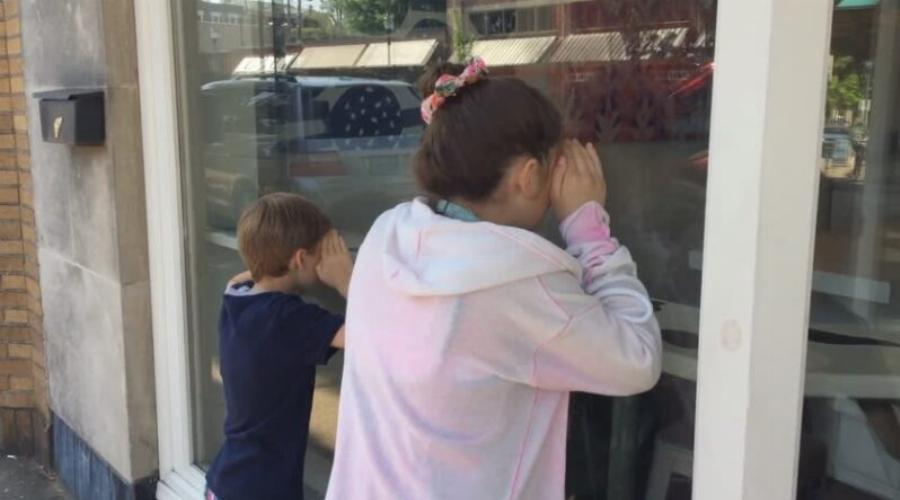 Αληθινή εξομολόγηση: Τα παιδιά μου κοιτούσαν απ’ το τζάμι τον πατέρα τους να τρώει Σαρακοστιανά ενώ αυτά πεινούσαν