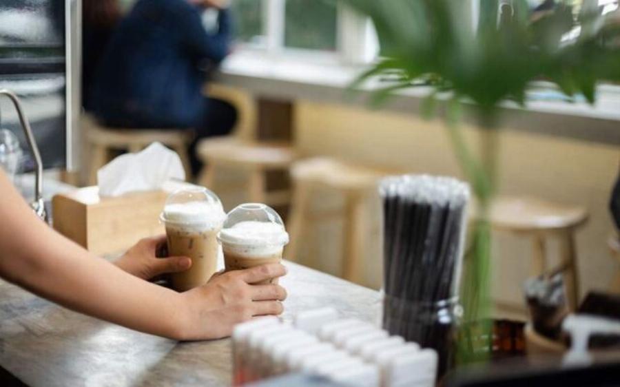 Πανικός στα Starbucks: Χιλιάδες εμφιαλωμένα ροφήματα αχρηστεύτηκαν και κρίθηκαν ακατάλληλα μετά από αυτό που βρήκαν