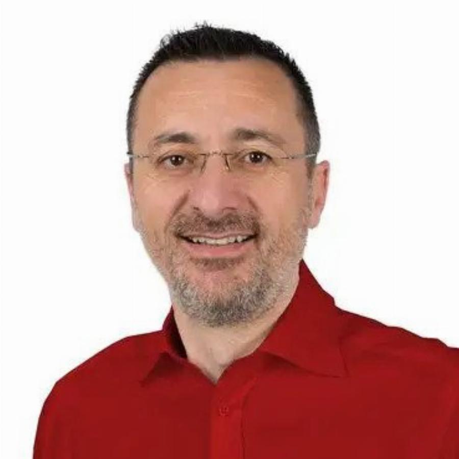 Όλο το διαδίκτυο μιλάει για αυτόν: Έλληνας δήμαρχος ντύθηκε Στάθης Ψάλτης και η ομοιότητα θα σας αφήσει άφωνους