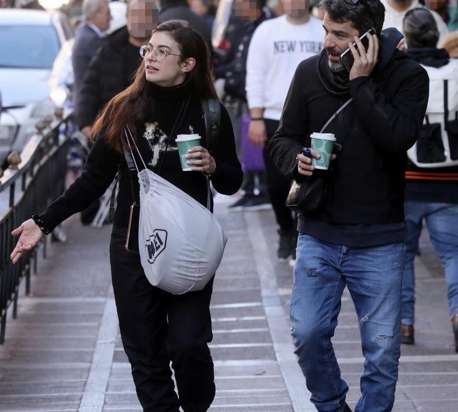 Πιο ερωτευμένοι από ποτέ: Ο φακός των παπαράτσι «συνέλαβε» τον Πέτρο Λαγούτη και τη Μάρθα Λαμπίρη Φεντόρουφ