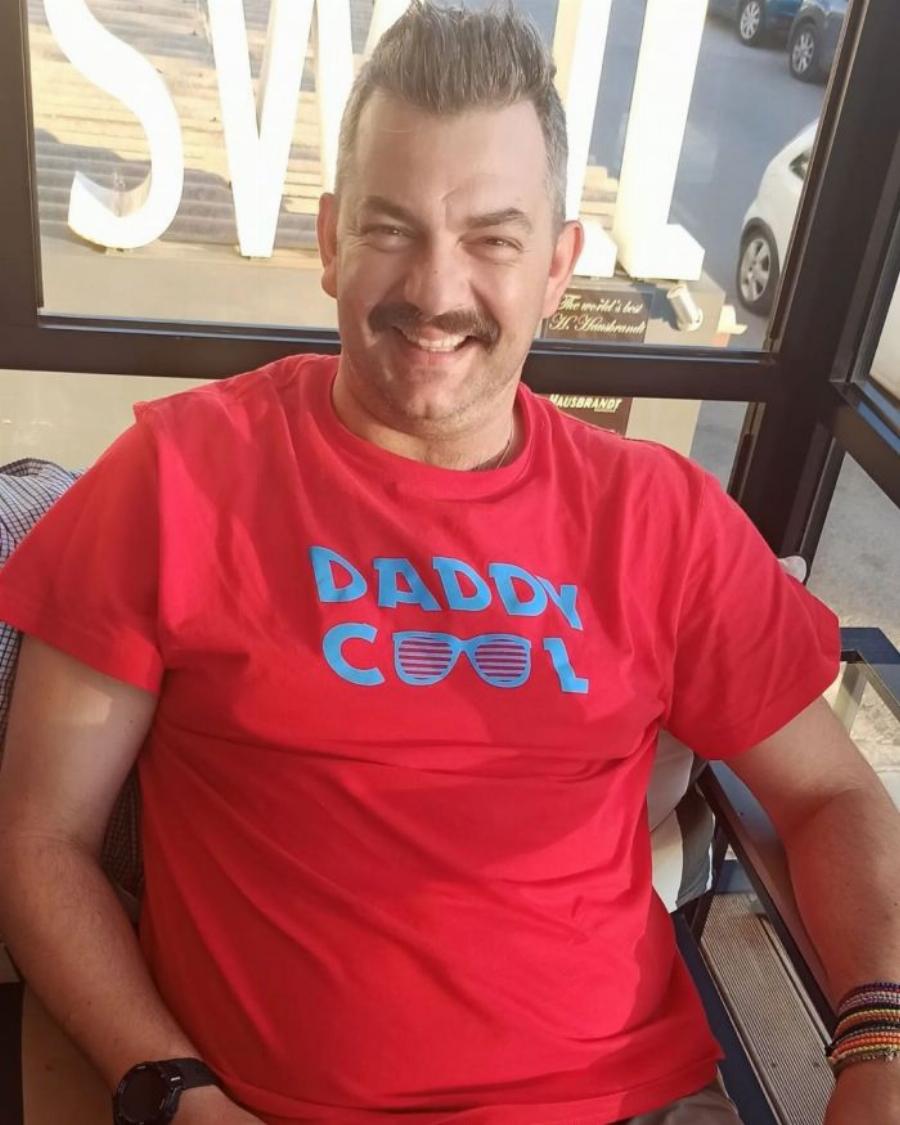 Eίναι 2,02 όμως «λιώνει» για την Ιωάννα του: Ποιο είναι «Βουνό» του «The Chase» που έχει εντυπωσιάσει με τις γνώσεις του