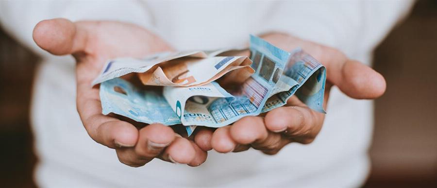 Αν είσαι άνεργος ή με παιδιά το παίρνεις: Οι δικαιούχοι που θα πάρουν έκτακτο δώρο το Πάσχα