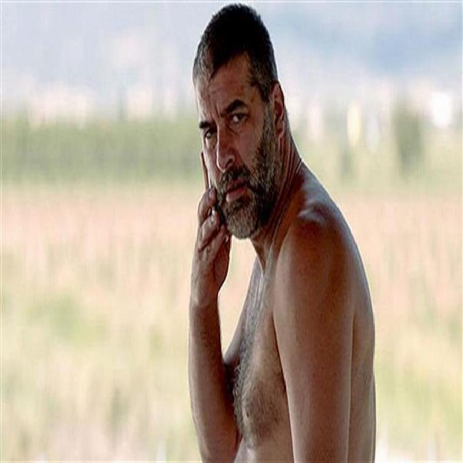 Βασίλης Μπισμπίκης: «Για 10 χρόνια δούλευα νύχτα, από μπάρμαν έφτασα πόρτα. Οι γυναίκες γοητεύονταν από αυτό»