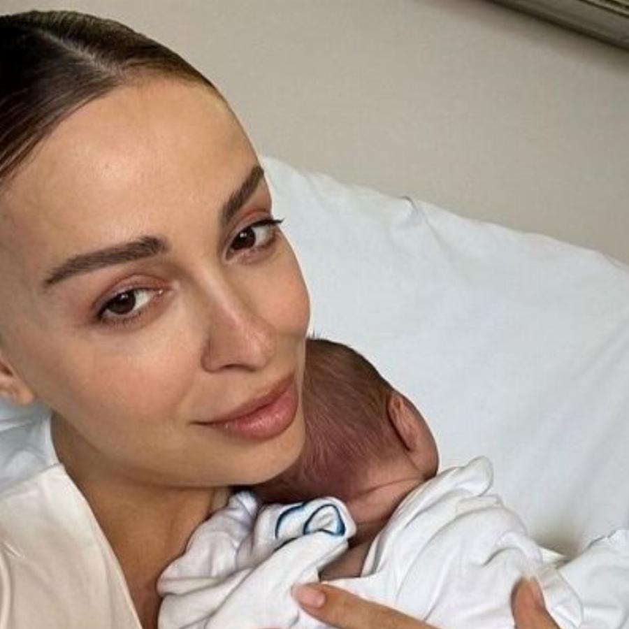 Δεν το περίμενε κανείς: Η ανακοίνωση της Φουρέιρα ένα μήνα μετά τη γέννηση του γιου της & τα σχόλια πέφτουν “βροχή”