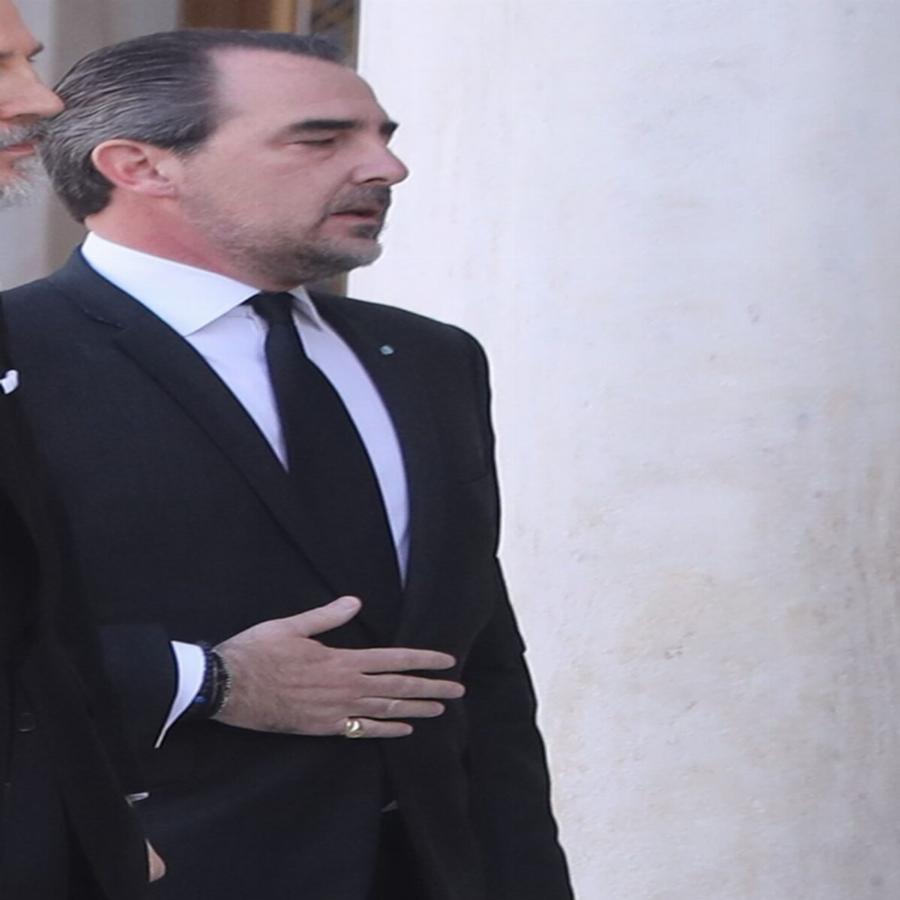 Chevalier… στο δεξί: Το ιστορικό δαχτυλίδι που φοράει στο μικρό δάχτυλο ο Παύλος Γλύξμπουργκ έχει μεγάλη παράδοση