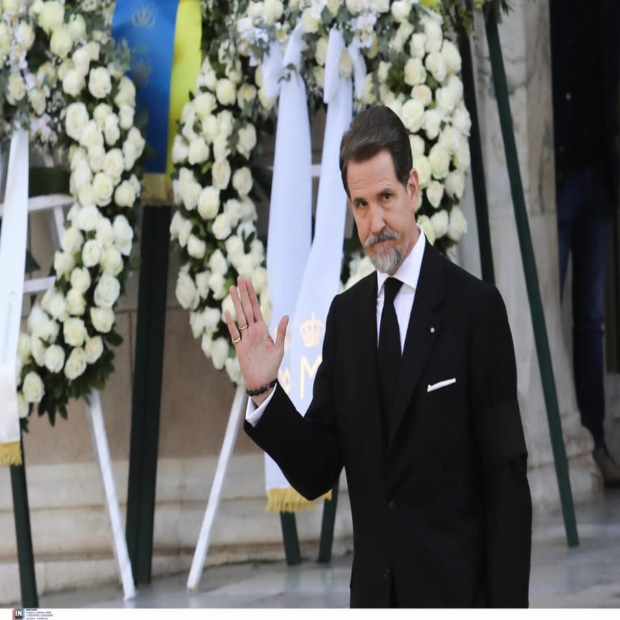 Chevalier… στο δεξί: Το ιστορικό δαχτυλίδι που φοράει στο μικρό δάχτυλο ο Παύλος Γλύξμπουργκ έχει μεγάλη παράδοση