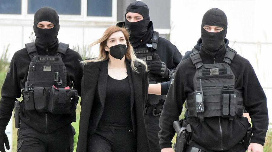 Η διευθύντρια του Καραμανδάνειου «καίει» τη Ρούλα Πισπιρίγκου: «Κάτι δεν μας άρεσε»