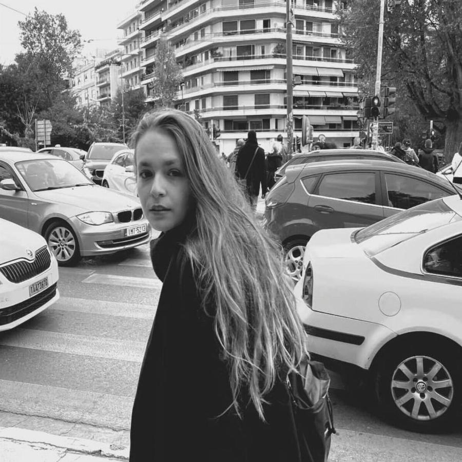 Βαλίσια Γκλέτσου: Η κούκλα κόρη του Απόστολου Γκλέτσου, έκλεισε τα 20 και είναι ίδια με τον πατέρα της