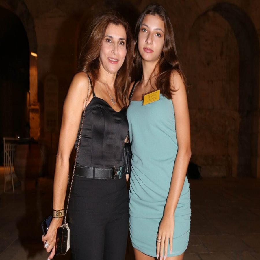 Μοιάζουν σαν δύο σταγόνες νερό: Πανύψηλη και κούκλα η 18χρονη κόρη της Μαρίας Παπαλάμπρου, Φαίδρα