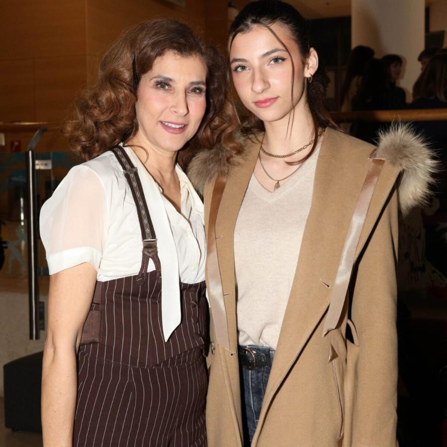 Μοιάζουν σαν δύο σταγόνες νερό: Πανύψηλη και κούκλα η 18χρονη κόρη της Μαρίας Παπαλάμπρου, Φαίδρα